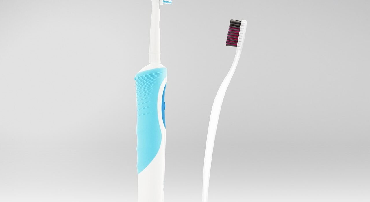 toothbrush gb8da77d97 1280